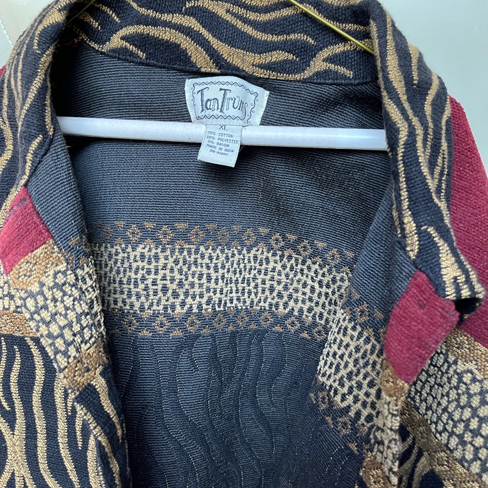 Unique Jacket With Patterned And Solid Colors. - image 3